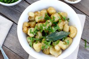 Земляная груша с сахарным соусом